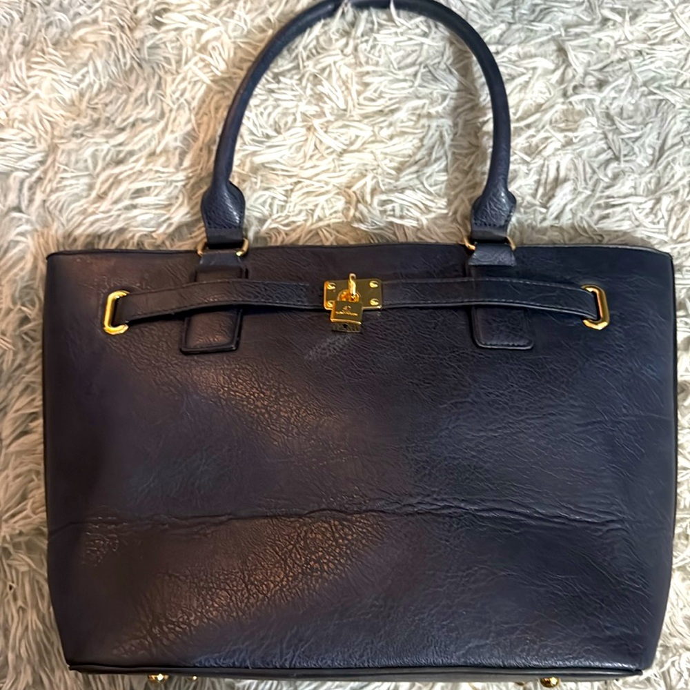 41 Hawthorn Carolina Multifunctional Padlock Tote
